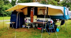 Randger mit Sonnensegel und Toiletten-Zelt-1280x680