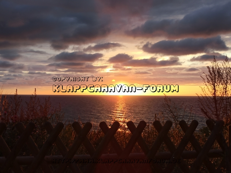 Sonnenuntergang im Meer vor dem Stellplatz