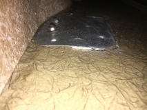 Herausgebrochene Öse