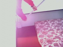 Mit den Seitlichen Diagonalstangen wird das Zelt gespannt und ausgerichtet