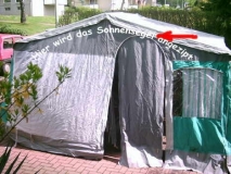 Dann sieht das Zelt unabgespannt in etwa so aus