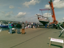 Die Boote kommen in Möltenort in's Wasser - Der Sommer naht!