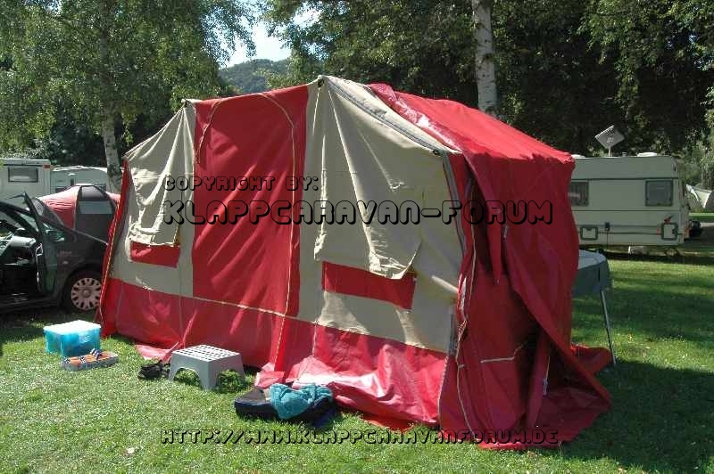 SK12 - Mit Vorzelt auf Hauptwagen falten 04