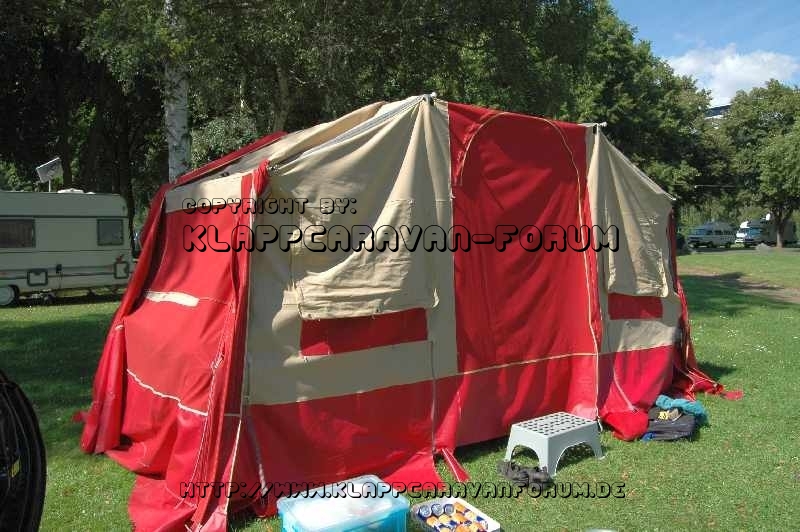 SK12 - Mit Vorzelt auf Hauptwagen falten 02