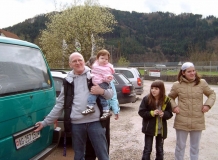 Camper beim Steine klopfen..1