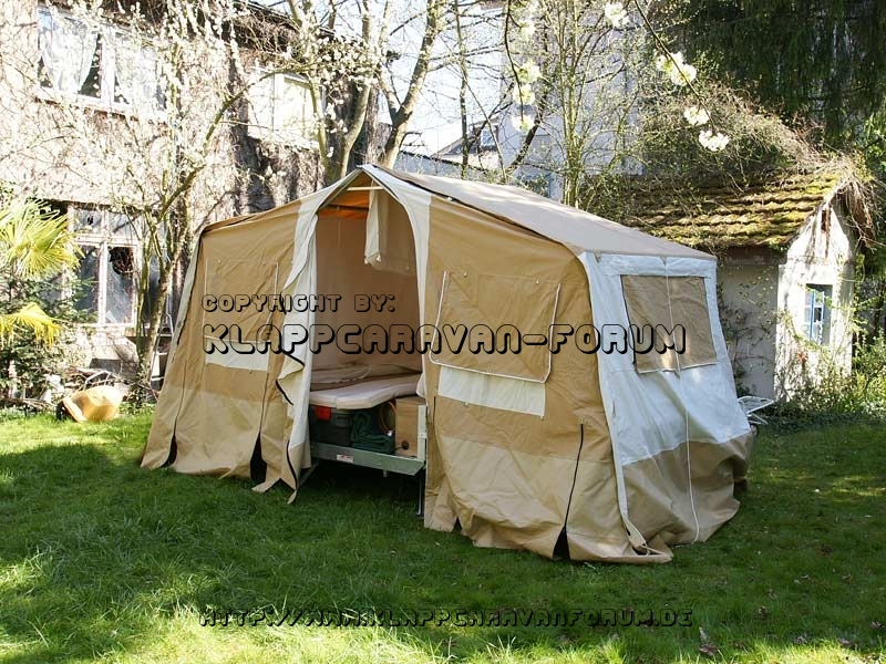Aufbau Wagen ohne Vorzelt - Zelt runter gezogen, Giebel aufgestellt.